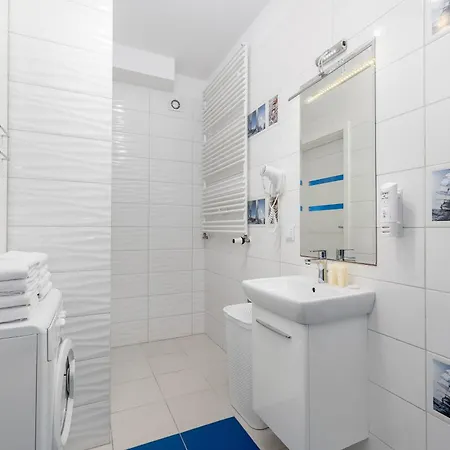 Nadmorskie 2 Sypialnie & Parking By Renters * Swinoujscie